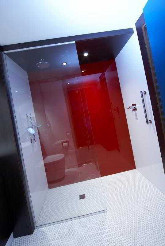 Village Leeds South Отель 4*